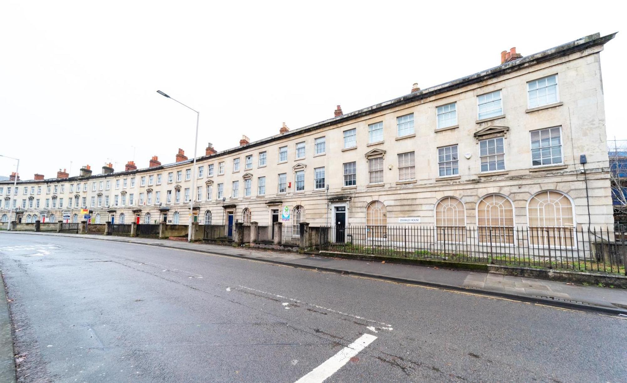 Spacious Flat With Patio & Parking In City Centre Reading Esterno foto