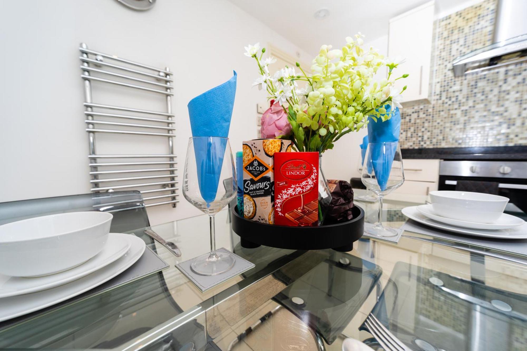 Spacious Flat With Patio & Parking In City Centre Reading Esterno foto