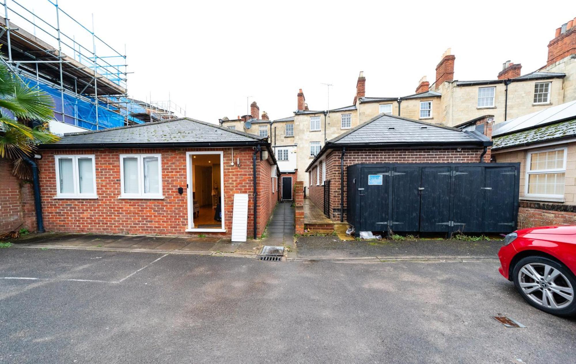 Spacious Flat With Patio & Parking In City Centre Reading Esterno foto